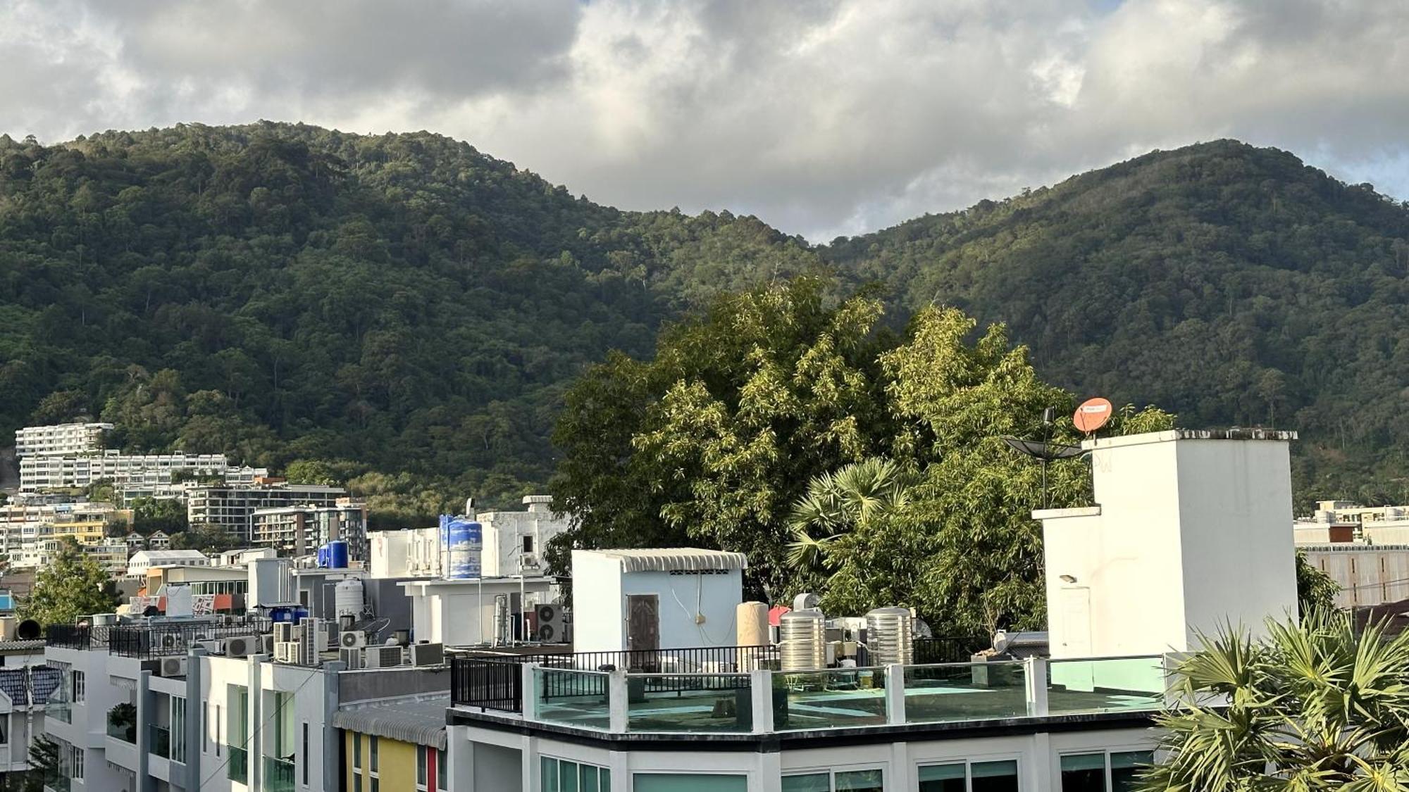 Grand Orlov Apart Hotel Patong Rum bild