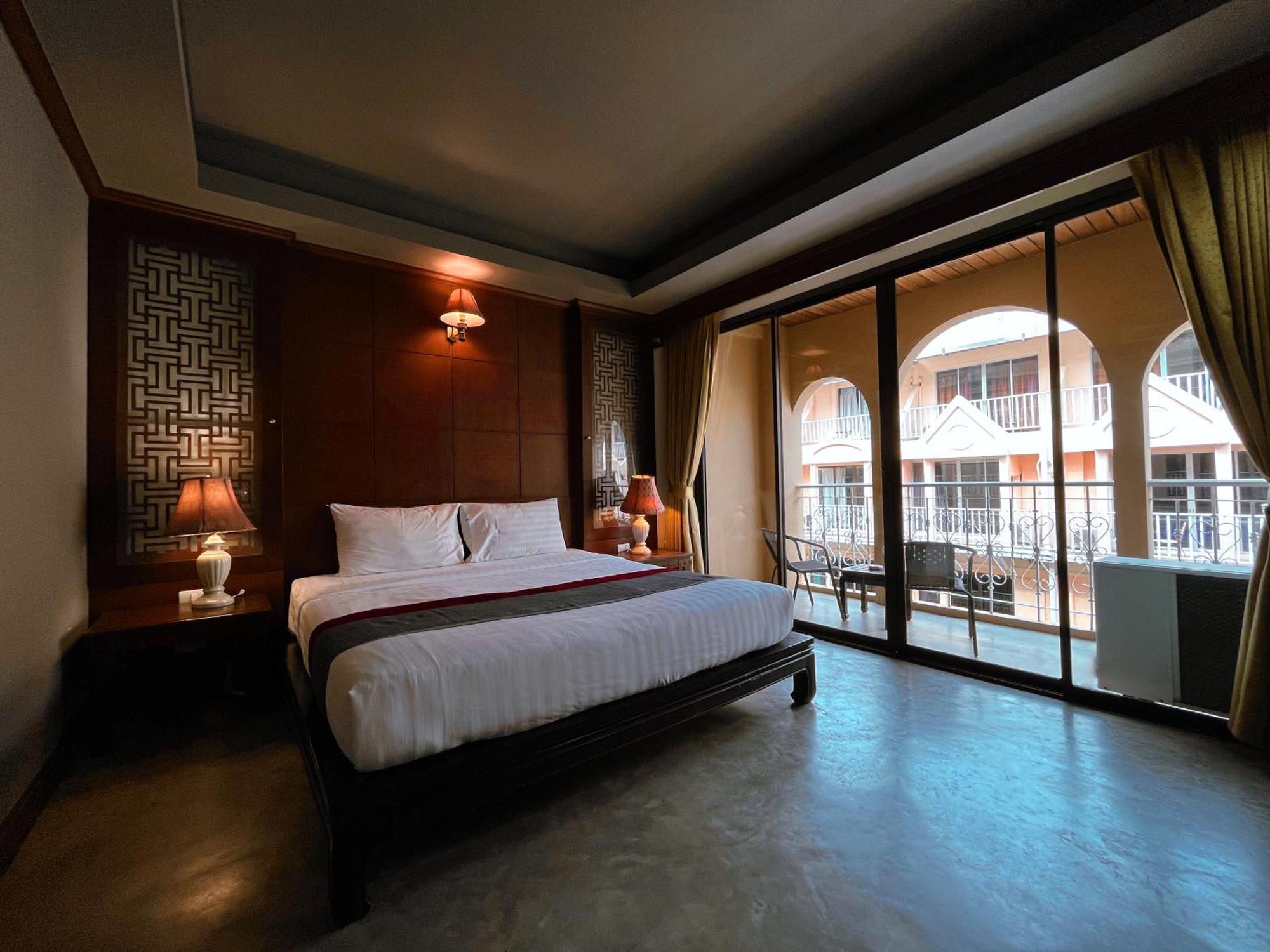 Grand Orlov Apart Hotel Patong Exteriör bild