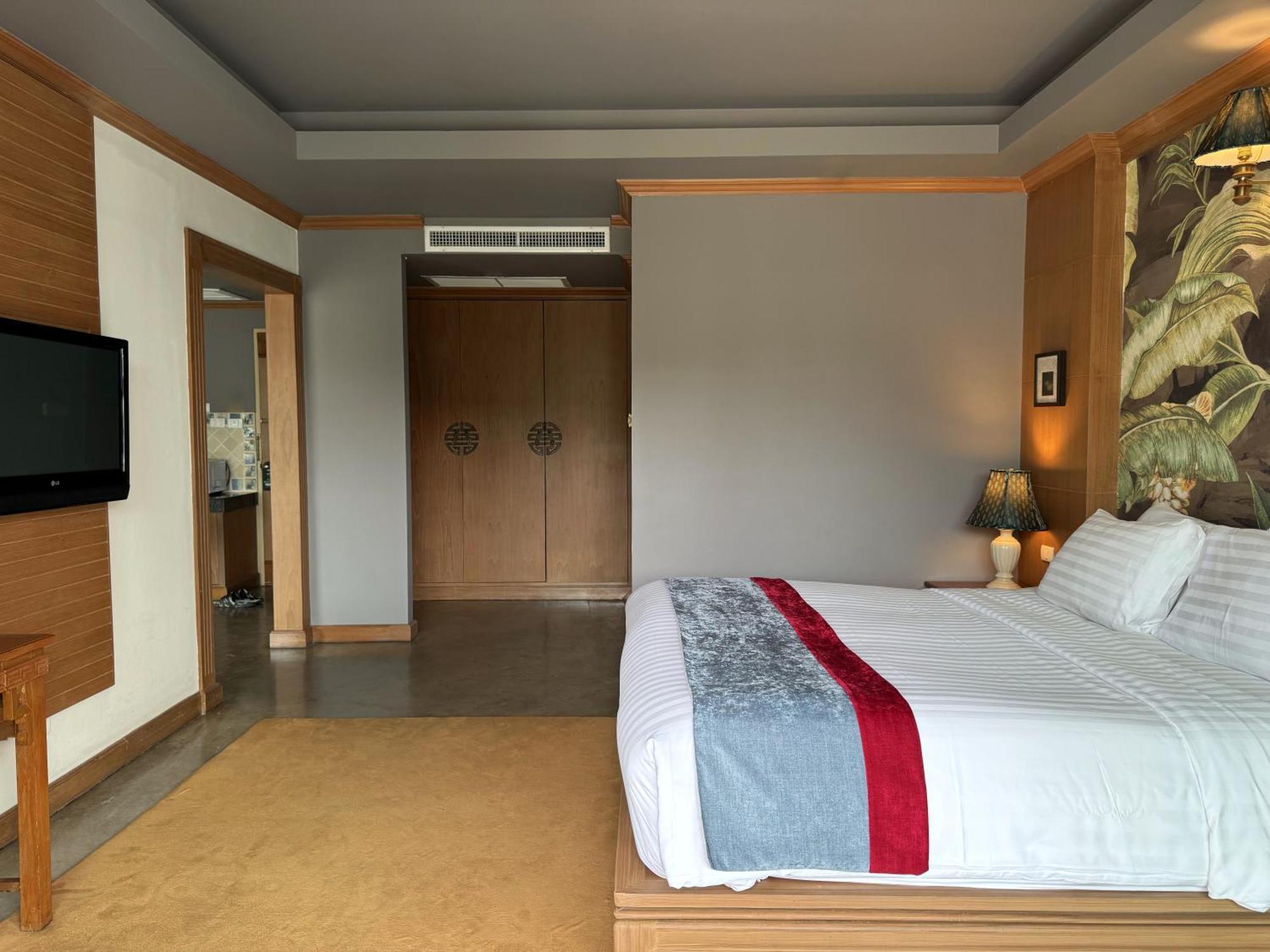 Grand Orlov Apart Hotel Patong Exteriör bild