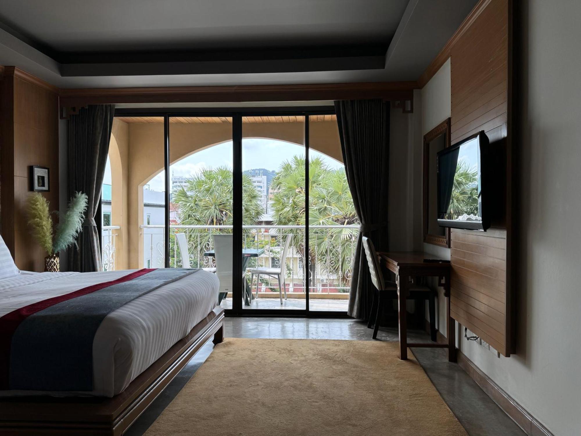 Grand Orlov Apart Hotel Patong Exteriör bild
