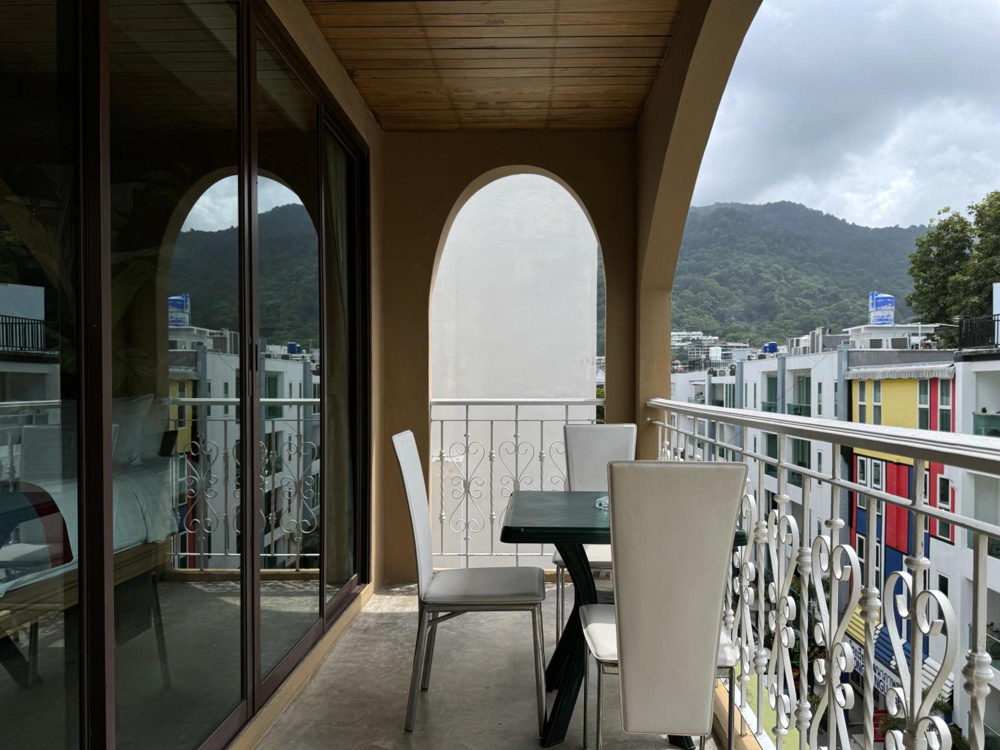 Grand Orlov Apart Hotel Patong Exteriör bild