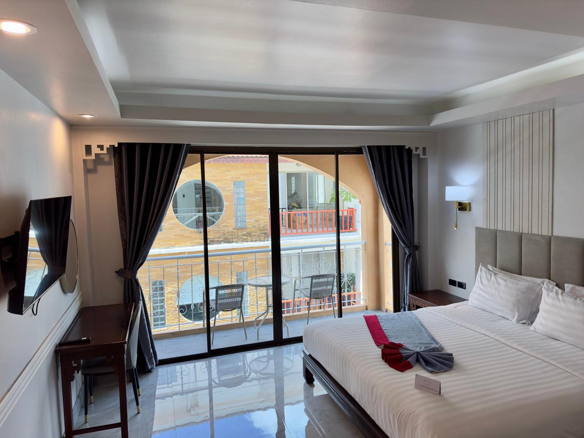 Grand Orlov Apart Hotel Patong Exteriör bild