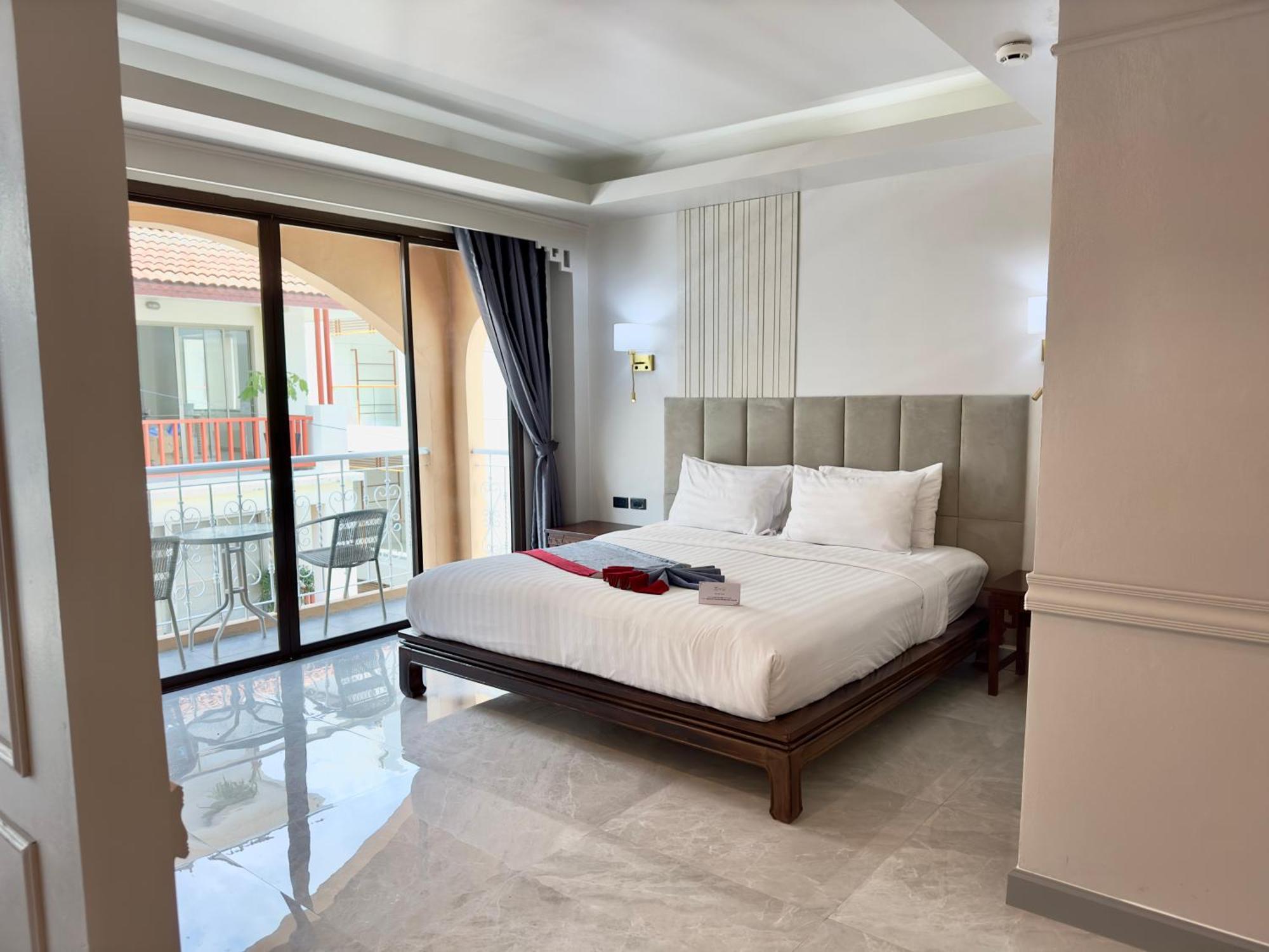 Grand Orlov Apart Hotel Patong Exteriör bild