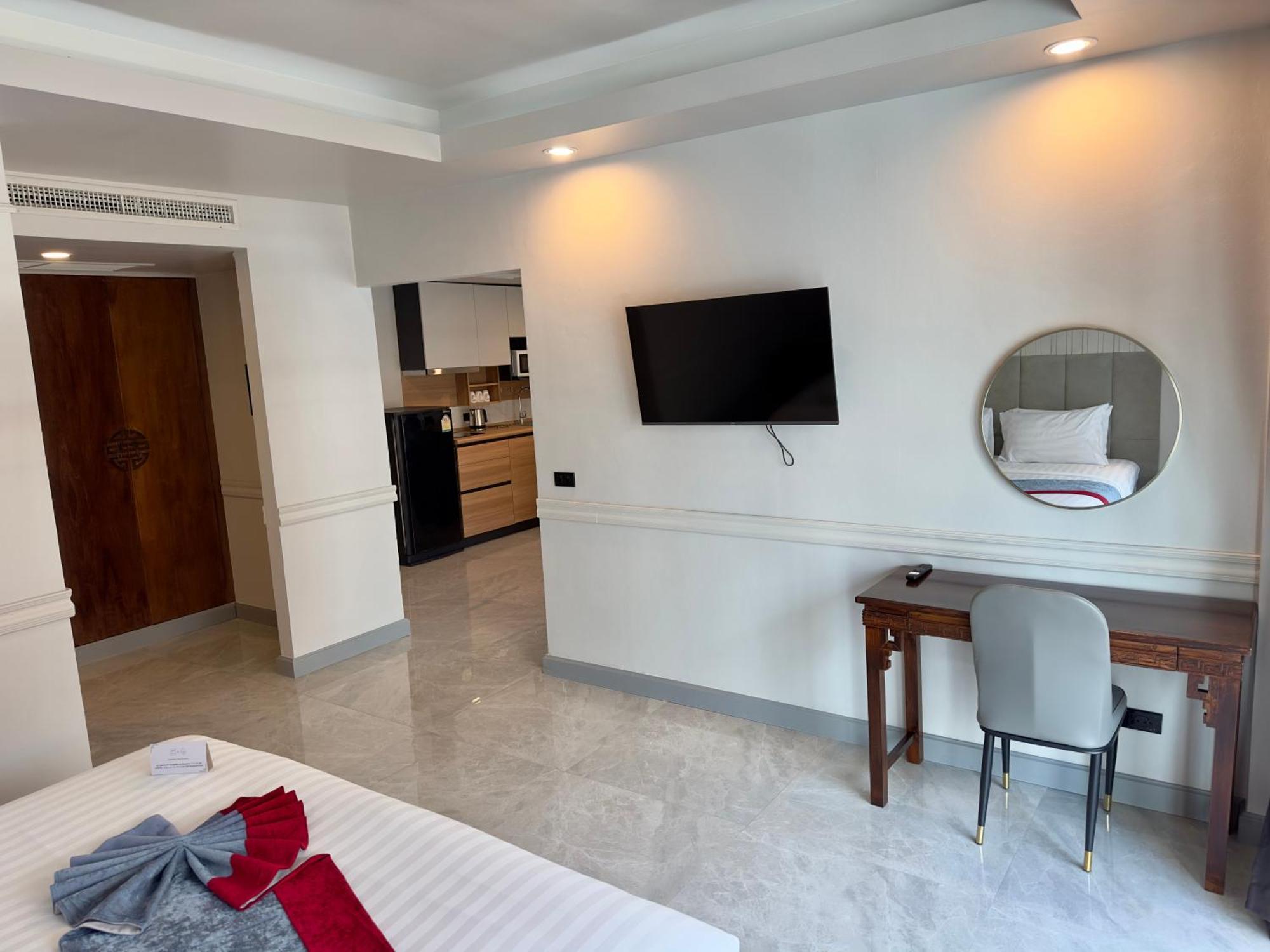 Grand Orlov Apart Hotel Patong Exteriör bild